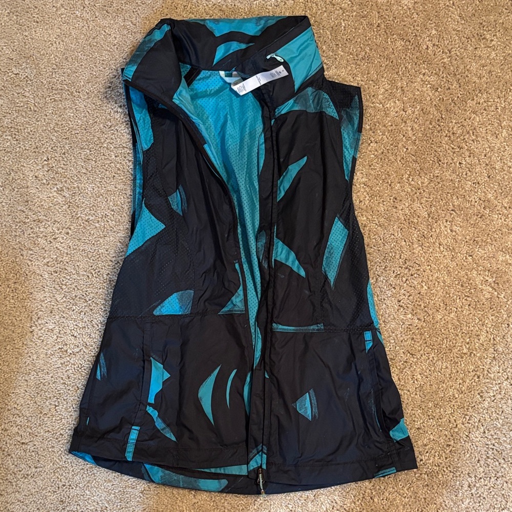 Lululemon Athletica Teal and Black Sports Top